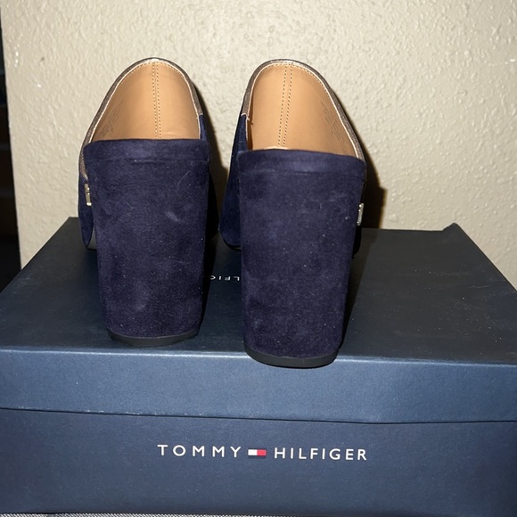 Tommy Hilfiger slides EUC - Picture 3 of 4